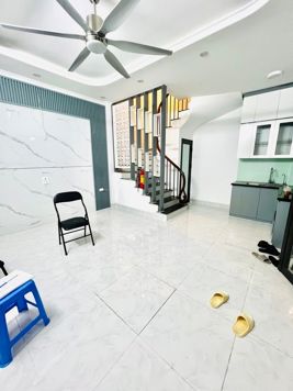 Bán nhà Tôn Đức Thắng - sân để xe riêng - gần phố - 30m2 - Hơn 8 tỷ