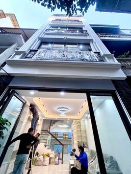 Bán nhà Tô Vĩnh Diện - 50m2 - 6 ngủ - ô tô vào nhà - thang máy - hơn 19 tỷ