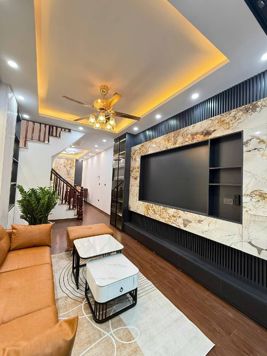 Bán nhà Nguyễn Xiển full nội thất mới đẹp, ba bước ra phố, ô tô cách nhà 10m, 40m2, hơn 9 tỷ