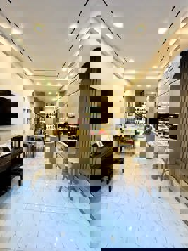 NHÀ RỘNG- NỘI THẤT ĐẸP- 40Mx5TẦNG- XÁCH VALI Ở NGAY  ĐÓN TẾT- MẶT NGÕ THÔNG- LẠC LONG QUÂN