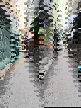 Ở CƯ XÁ LỮ GIA - HỌC Ở ĐẠI HỌC BÁCH KHOA - SÁNG CHẠY BỘ Ở SÂN VẬN ĐỘNG PHÚ THỌ.