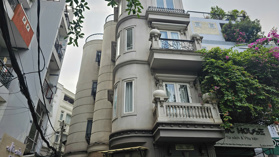 Nhà trung tâm Đa Kao Q1 – 2/8 Nguyễn Thị Minh Khai, 4 tầng đẹp, đang cho thuê 22tr/th, giá 12,6 tỷ.