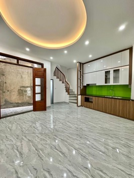 Minh Khai – Hai Bà Trưng | Sát mặt phố | Có sân để xe   DT 32.5m² | 5 tầng | 9.95 tỷ