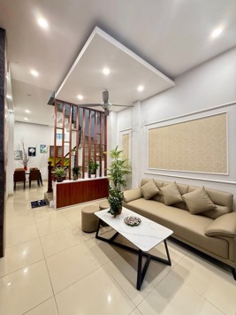 Bán nhà Định Công Hạ, Hoàng Mai, lô góc 3 thoáng, gần ô tô, 35m2, 7.9 tỷ