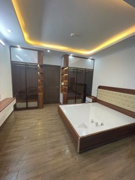 Bán nhà đường Láng - thang máy xịn - hàng xóm royal city - 42m2 - 12,8 tỷ - 7 TẦNG - 8 ngủ