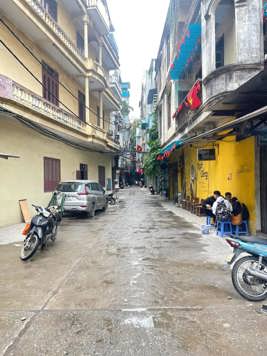 BÁN NHÀ ĐƯỜNG KIM GIANG. 7 TẦNG. THANG MÁY. GARA Ô TÔ.