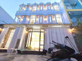 Bán biệt thự hẻm xe hơi Full nội thất Huỳnh Tấn Phát, Nhà Bè. Giá 8,5 tỷ