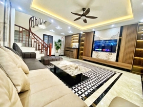 BÁN NHÀ HOÀNG HOA THÁM- TÂY HỒ- Ở / GIỮ TIỀN- 38M2- THOÁNG TRƯỚC SAU- Ô TÔ ĐỖ CỬA- 8.35 TỶ