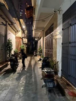 Bán Nhà Hào Nam. Đống Đa. DT 58m2. MT 6.8m. 5 Tầng. Giá 13.7 Tỷ.