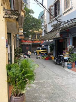 Ô tô tránh - 2 thoáng - TT Ba Đình - nhà dân xây - DT rộng - 50m giá 12.2 tỷ