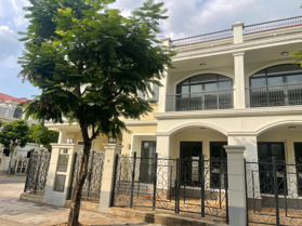 Siêu phẩm nhà phố 3 tầng 7x19.5 đối diện công viên đối diện shophouse giá rẻ sập sàn 