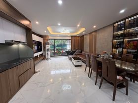 Lô góc - KD - ngõ thông - MT khủng 5.6m - full nội thất - Ba Đình - 52m 5T - 12 tỷ 