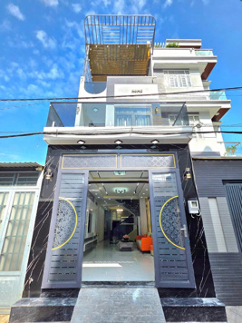 Bán nhà Full nội thất hẻm xe hơi Huỳnh Tấn Phát, Nhà Bè, Dt 4 x20m, 3 lầu. Giá 8,6 tỷ