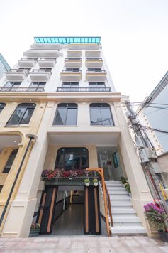 BÁN TÒA NHÀ CHDV PHỐ HOÀNG ĐẠO THÀNH. 100M2 - 8 TẦNG. THANG MÁY. 25 PHÒNG.