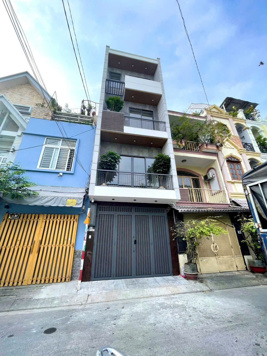 Cần bán nhà đẹp nằm mặt tiền đường số Quận 7, 4 tầng. Giá 17,8 tỷ