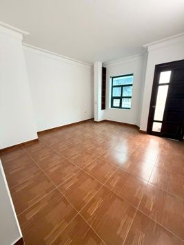 Bán nhà Phú Diễn, 35m2, 4 tầng, dân xây , oto đỗ cửa 8 tỷ hơn