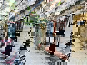 BÁN NHÀ ĐƯỜNG CẦU GIẤY. 145M2 - 3 TẦNG, GẦN ĐƯỜNG Ô TÔ.