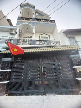 Bán nhà hẻm xe hơi 1716 Huỳnh Tấn Phát, sát quận 7, DT 5,5 x 11m. 3 lầu. Giá 5,88 tỷ