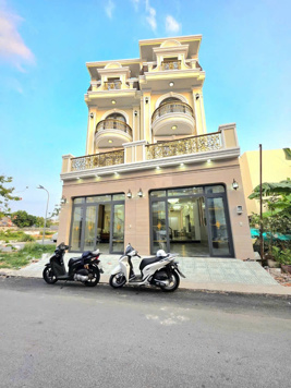 Bán nhà phố Tân cổ điển Full nội thất cao cấp Khu Sài Gòn Mới, Nhà Bè