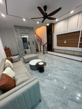 Bán nhà ngõ 84 Đàm Quang Trung – Long Biên 📐 39m² x 6 tầng | MT 4.9m | Giá 11.8 tỷ ngõ Ô Tô .