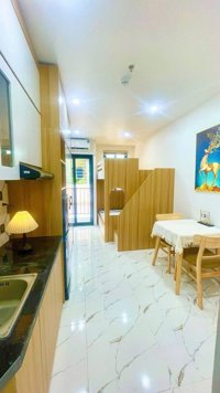 Bán Nhà Thịnh Quang. Đống Đa. 6 Tầng Thang Máy. DT 500m2. MT 4m. Giá 14.1 Tỷ.