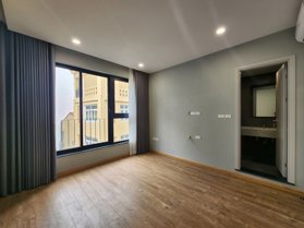 Bán Nhà Võng Thị. Tây Hô. 6 Tầng Thang Máy. Ô Tô. DT 50m2. MT 5.3m. Giá 22.4 Tỷ.