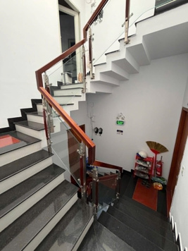 Cực hiếm! Nhà hẻm 10m, gần Vincom Nguyễn Xí, P26, Bình Thạnh (4,2x15m) 4 tầng ở ngay. Chỉ 11.650 tỷ