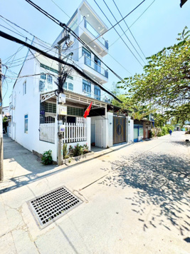 Bán nhà góc 2 mặt tiền hẻm xe hơi Huỳnh Tấn Phát, NB, DT 4 x16m. Giá 4,86 tỷ