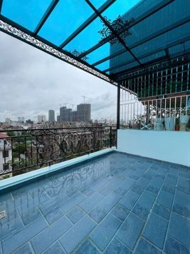 Bán nhà phân lô Hoàng Quốc Việt, 35m2, 7 tầng, thang máy, oto tránh, vỉa hè 17 tỷ hơn