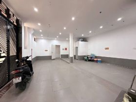 CHDV Cầu Giấy, 86m2, 7 tầng, thang máy, lô góc, oto, DT 950tr/ năm