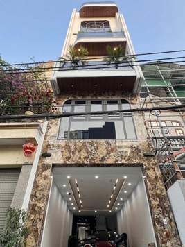 NHÀ ĐẸP VĨNH PHÚC- PHÂN LÔ QUÂN ĐỘI- THANG MÁY -GARA Ô TÔ CHẠY VÒNG QUANH-  5 TẦNG Ở NGAY