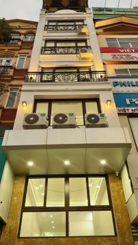 BÁN NHÀ MẶT ĐƯỜNG NGUYỄN XIỂN. 8 TẦNG. THANG MÁY. THÔNG SÀN.