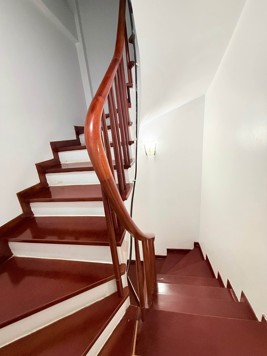 Bán nhà Xuân Thủy, 38m2, 6T, full nội thất, gần phố 