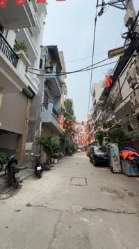 BÁN NHÀ ĐƯỜNG GIÁP BÁT. 7 TẦNG MỚI. THANG MÁY. GARA Ô TÔ.