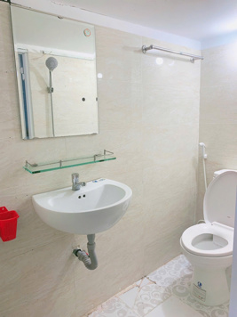 Hẻm trải nhựa 2 xe hơi né nhau! Bán nhà (4x14m) sẵn kết cấu 3tầng khu bàn cờ cao tầng. Gía 10tỷ799