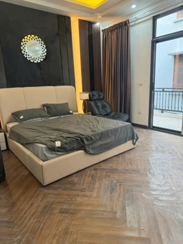 NGUYỄN VĂN CỪ – 60M² – 7 TẦNG THANG MÁY – Ô TÔ VÀO NHÀ – FULL NỘI THẤT CAO CẤP – 20.9 TỶ