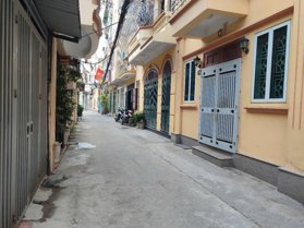 Bán Nhà 3 Mặt Ngõ. 2 Mặt Tiền Đường Cầu Giấy. Ô Tô. DT 63m2. MT 6.2m. Giá 23.3 Tỷ