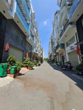 Cho thuê nhà nguyên căn Hoàng Quốc Việt, Q7, DT 4,2 x14m, 3 lầu. Giá 18 triệu