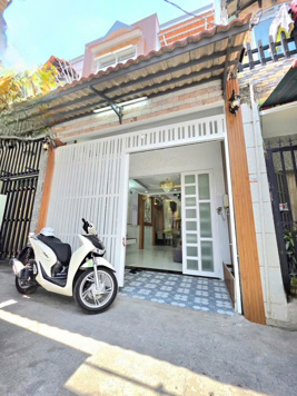 Bán nhà hẻm 1902  Huỳnh Tấn Phát, Nhà bè, Dt 4 x10m, 1 lầu. Giá 2,29 tỷ