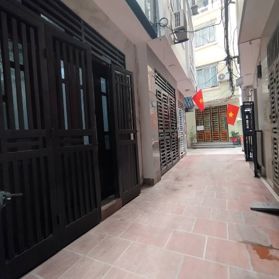 Bán nhà Dương Khuê, 35m2, 6 tầng, dân xây, trung tâm, oto gần