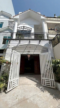 Cho thuê nhà nguyên căn hẻm xe hơi Lê Thị Chợ, Quận 7, DT 5 x15m, 3 lầu. Giá 20 triệu