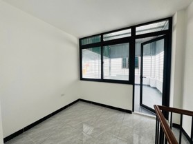 BÁN NHÀ XUÂN ĐỈNH LÔ GÓC 31M2 X 5 TẦNG- THANG MÁY -20M RA Ô TÔ- SỔ ĐỎ CC -NHỈNH 9 TỶ