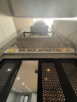 BÁN TÒA NHÀ CHDV ĐƯỜNG HOÀNG HOA THÁM. 8 TẦNG. THANG MÁY. 17 PHÒNG KHÉP KÍN.