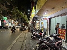 SIÊU PHẨM CẦU GIẤY - VỈA HÈ - OTO ĐỖ CỬA - KINH DOANH SẦM UẤT - DÂN CƯ ĐÔNG ĐÚC