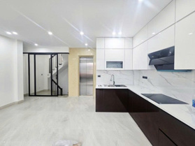 Bán nhà mới cứng ở Thụy khuê 6 tầng, thang máy, oto đỗ cửa 