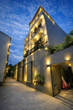 Bán nhà đẹp hẻm 88 Nguyễn Văn Quỳ, Q7, DT 4,2 x16m, 3 lầu. Giá 6,9 tỷ.