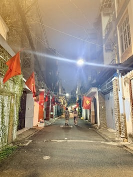 Căn nhà Cực Đẹp trong con hẻm YÊN BÌNH núp sau trục đường hối hả SÀI THÀNH