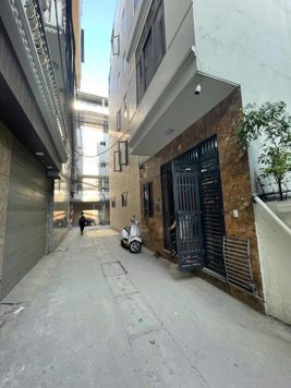 BÁN NHÀ ĐƯỜNG HOÀNG ĐẠO THÀNH. 6 TẦNG. THANG MÁY. Ô TÔ ĐỖ CỬA.