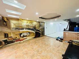 Bán Nhà Nguyễn Ngọc Vũ. Cầu Giấy. Ô Tô. DT 57m2. MT 4.2m. 5 Tầng. Giá 27.5 Tỷ.