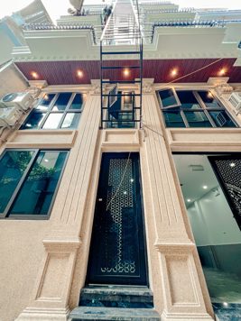 BÁN TÒA NHÀ CHDV ĐƯỜNG NGUYỄN CHÍNH. 100M2 - 7 TẦNG. THANG MÁY. 21 PHÒNG KHÉP KÍN.